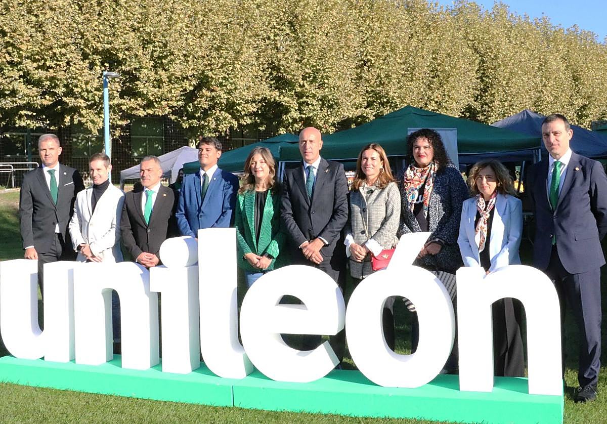 La ULE muestra su amplia oferta en una treintena de stands de la Feria del Estudiante