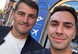 Imagen de Iker Casillas con Mario Casquero.