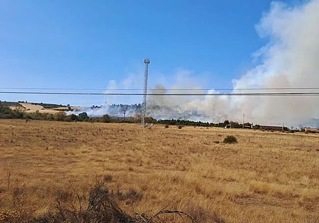 Imágenes del incendio en Villasinta de Torío