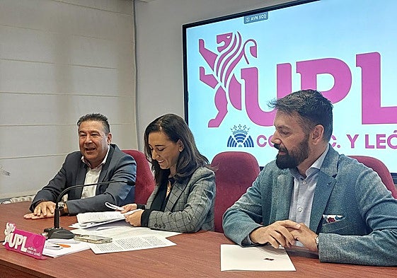 Luis Mariano Santos, Alicia Gallego y José Ramón García en rueda de prensa.