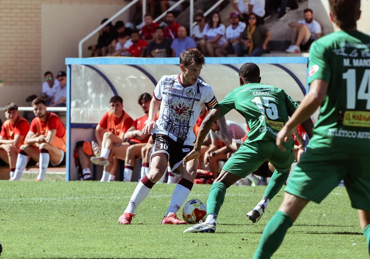 Imagen del duelo entre el Atlético Astorga y el Salamanca UDS.