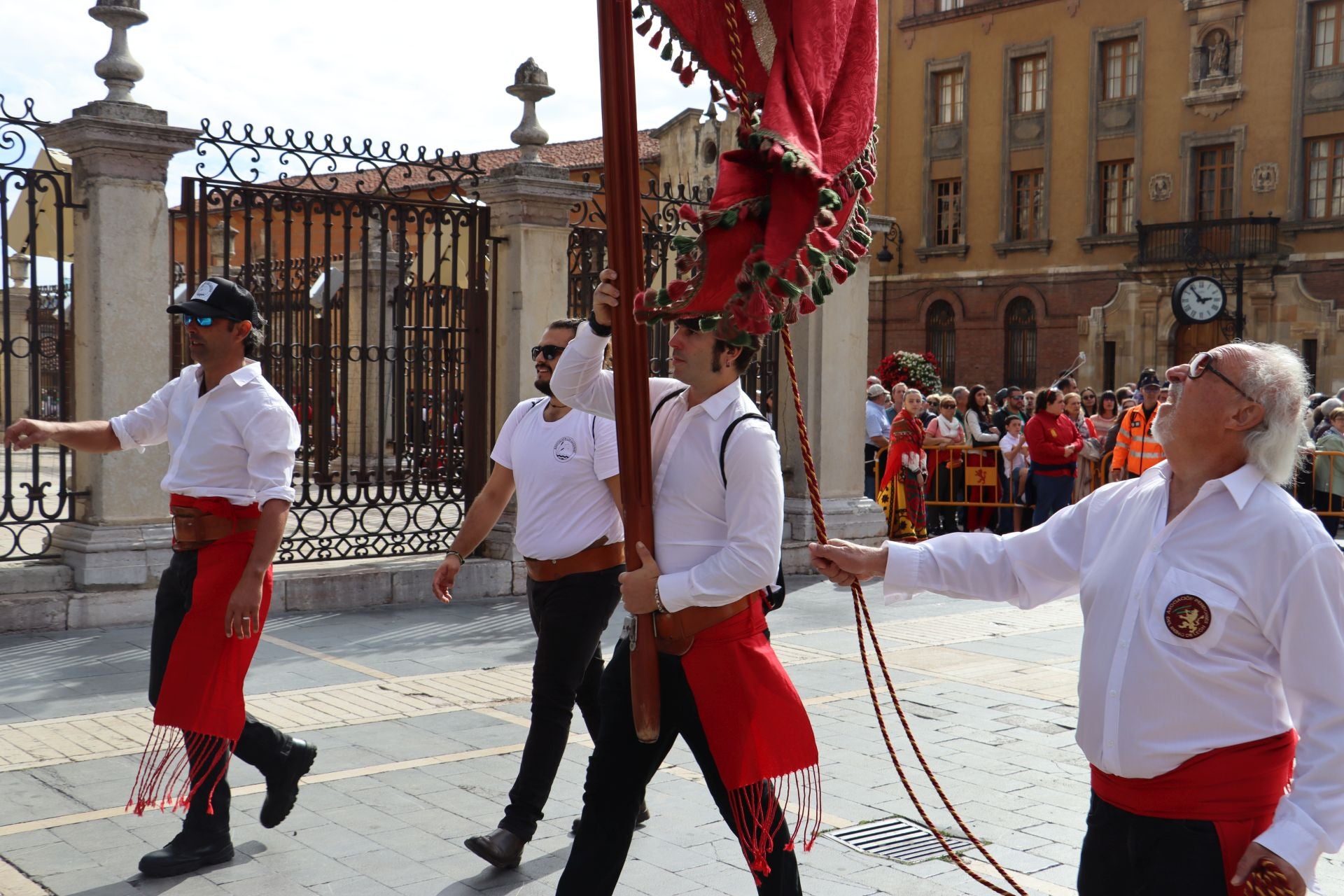 Las mejores imágenes del desfile de pendones por León