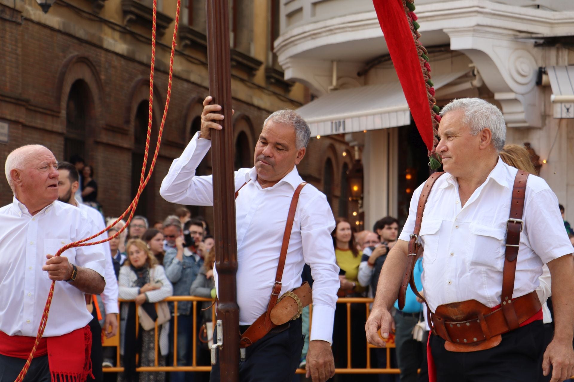 Las mejores imágenes del desfile de pendones por León