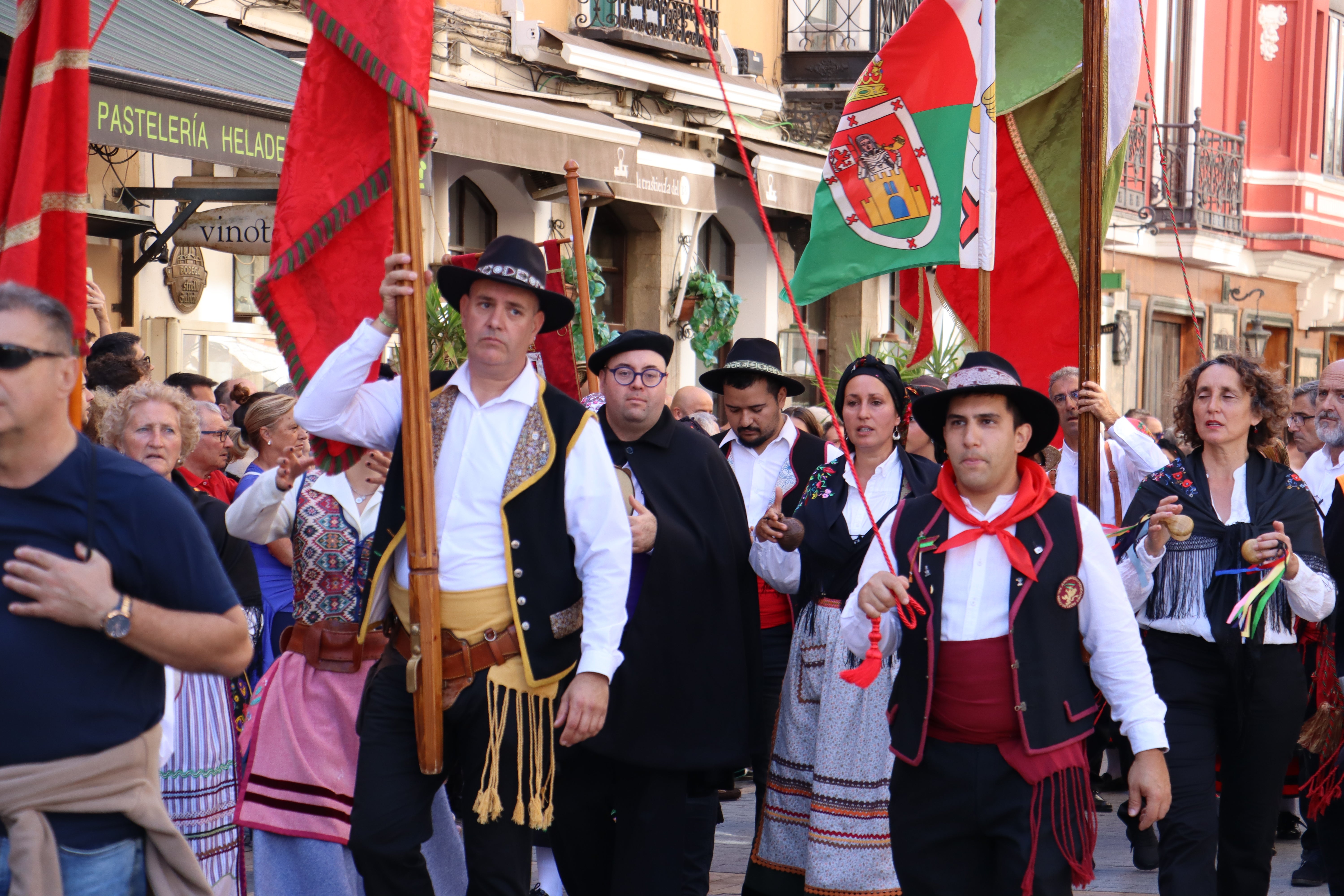 Las mejores imágenes del desfile de pendones por León
