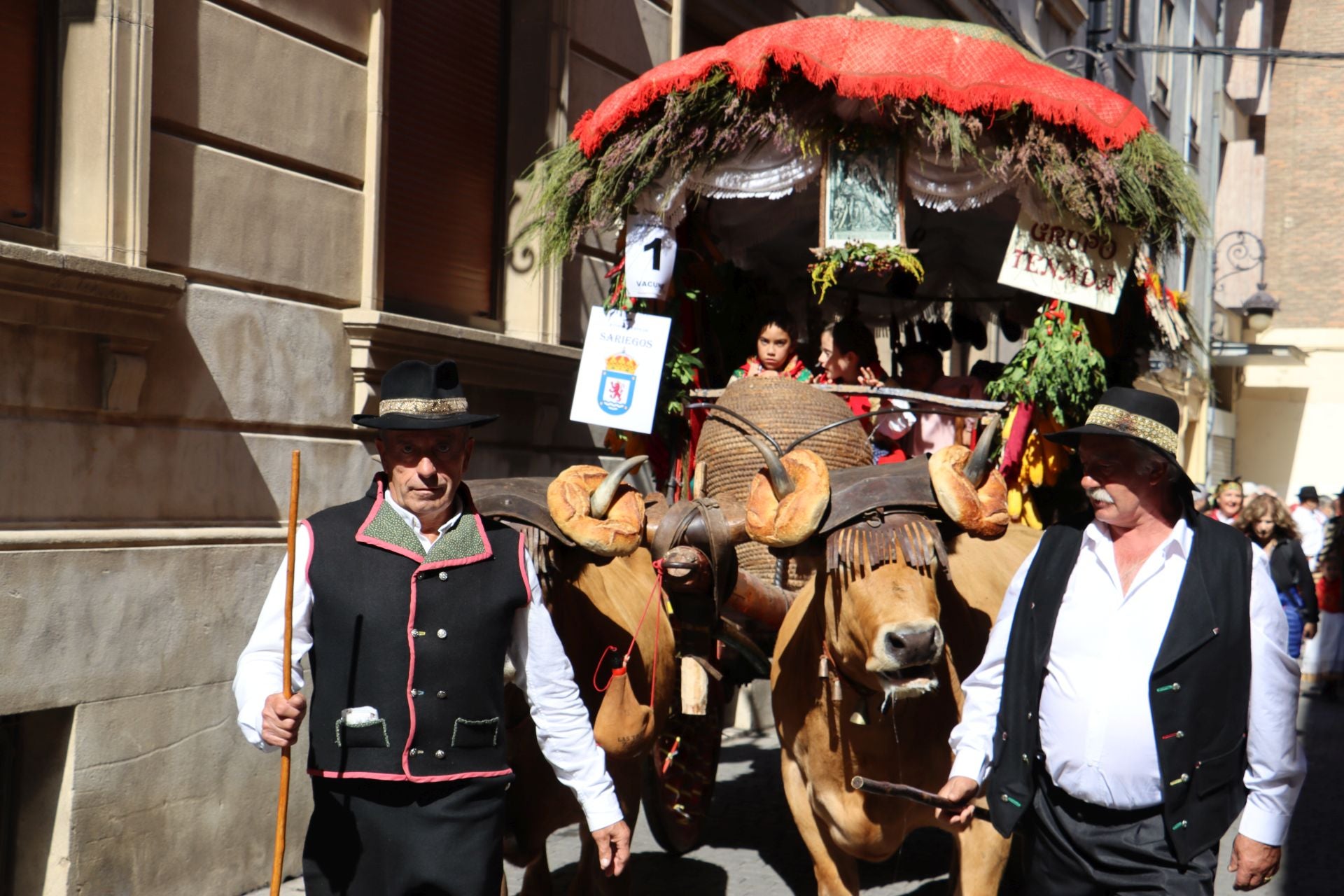 Las mejores imágenes del desfile de carros engalanados