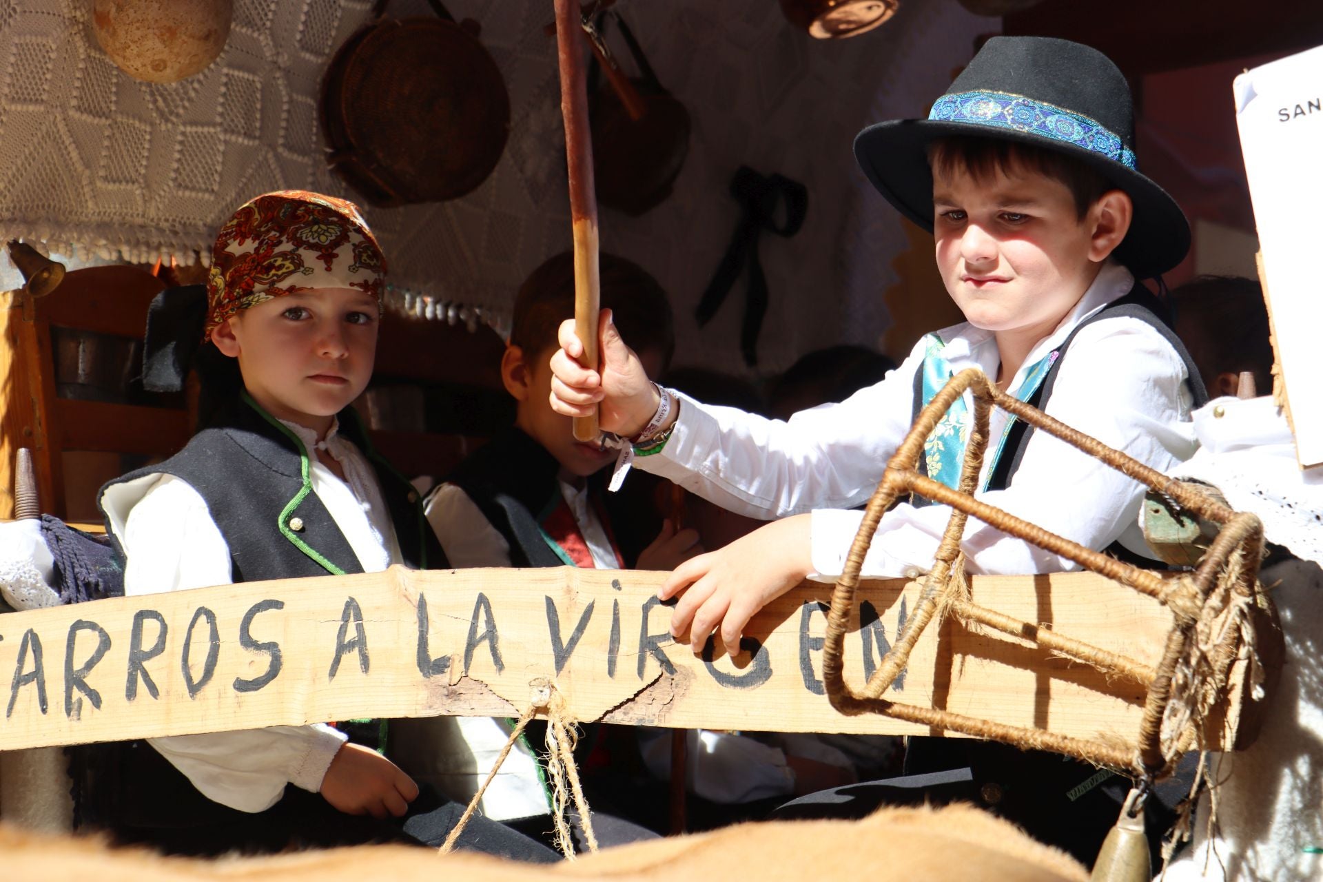 Las mejores imágenes del desfile de carros engalanados