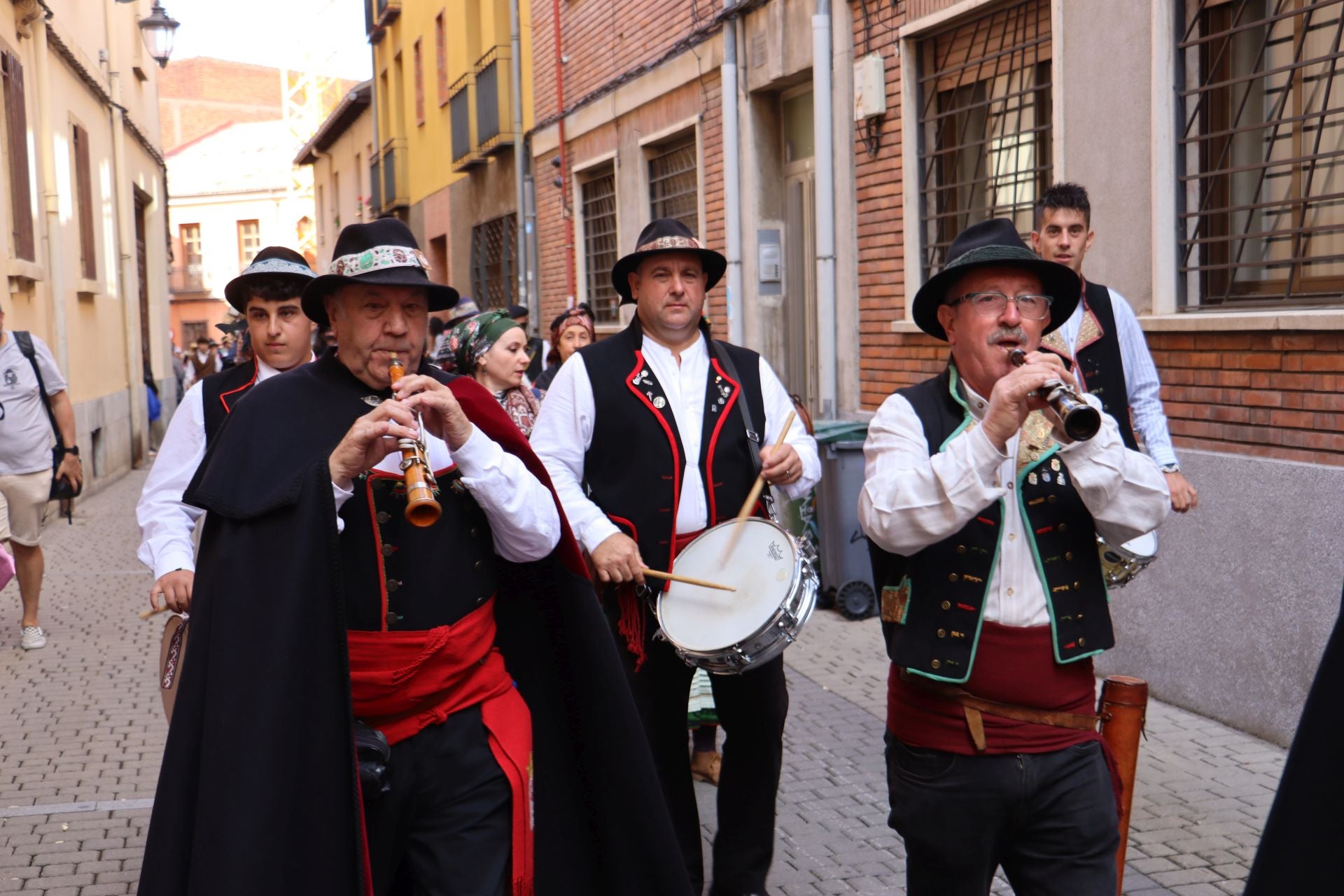 Las mejores imágenes del desfile de carros engalanados