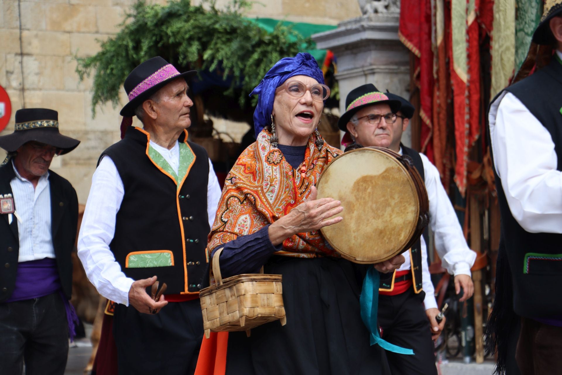 Las mejores imágenes del desfile de carros engalanados