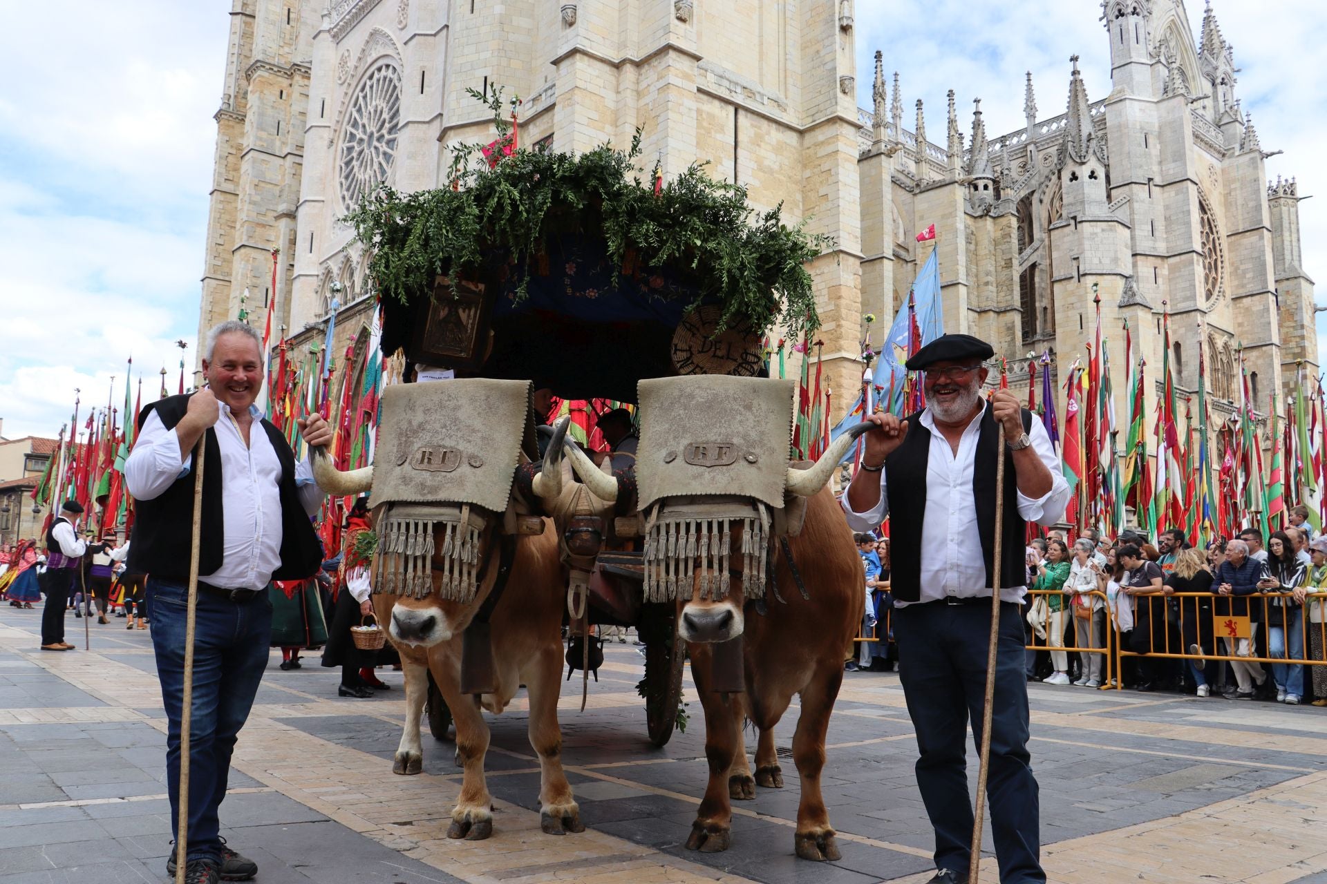 Las mejores imágenes del desfile de carros engalanados