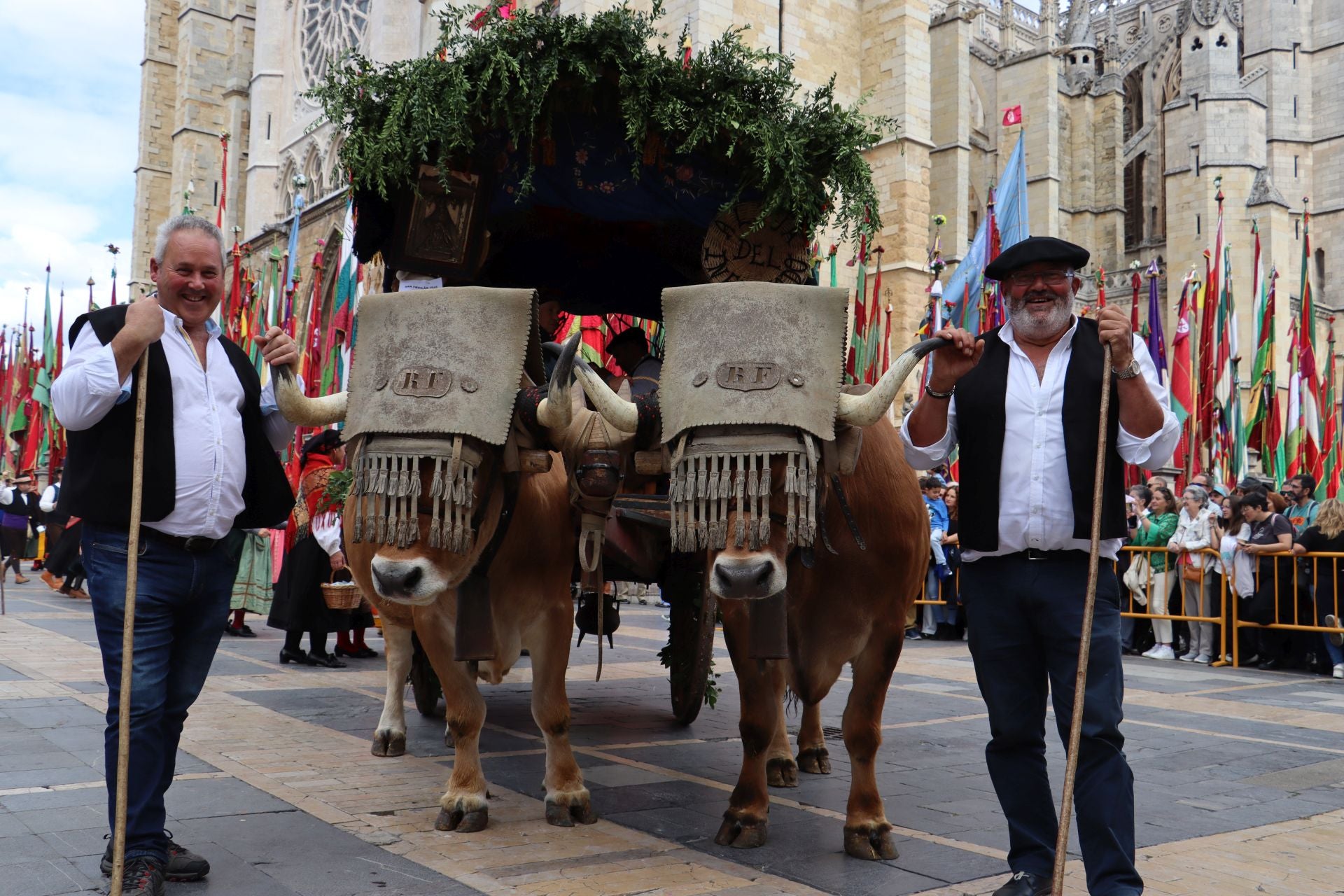 Las mejores imágenes del desfile de carros engalanados