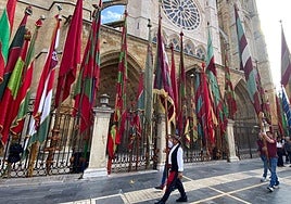 Así te hemos contado el recorrido de pendones, carros engalanados y las Cantaderas en León