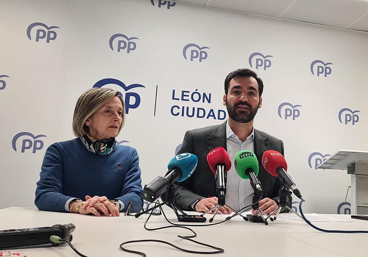 Ana Franco, concejal del PP, y el portavoz David Fernández.