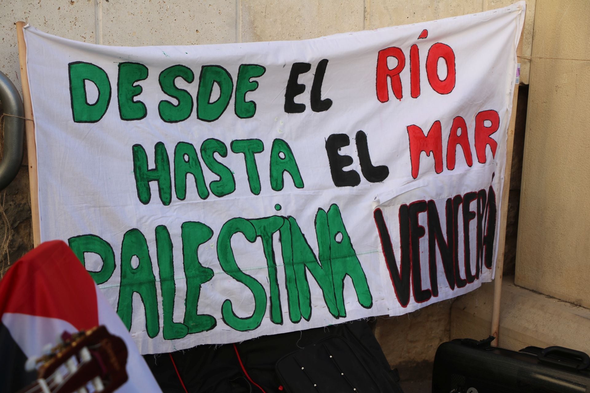 Imágenes de la lectura por Palestina en León