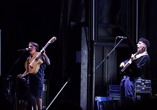 Sanguijuelas del Guadiana actuó en la plaza Mayor de León dentro del Festival Península que se celebra en el marco de las fiestas de San Froilán.