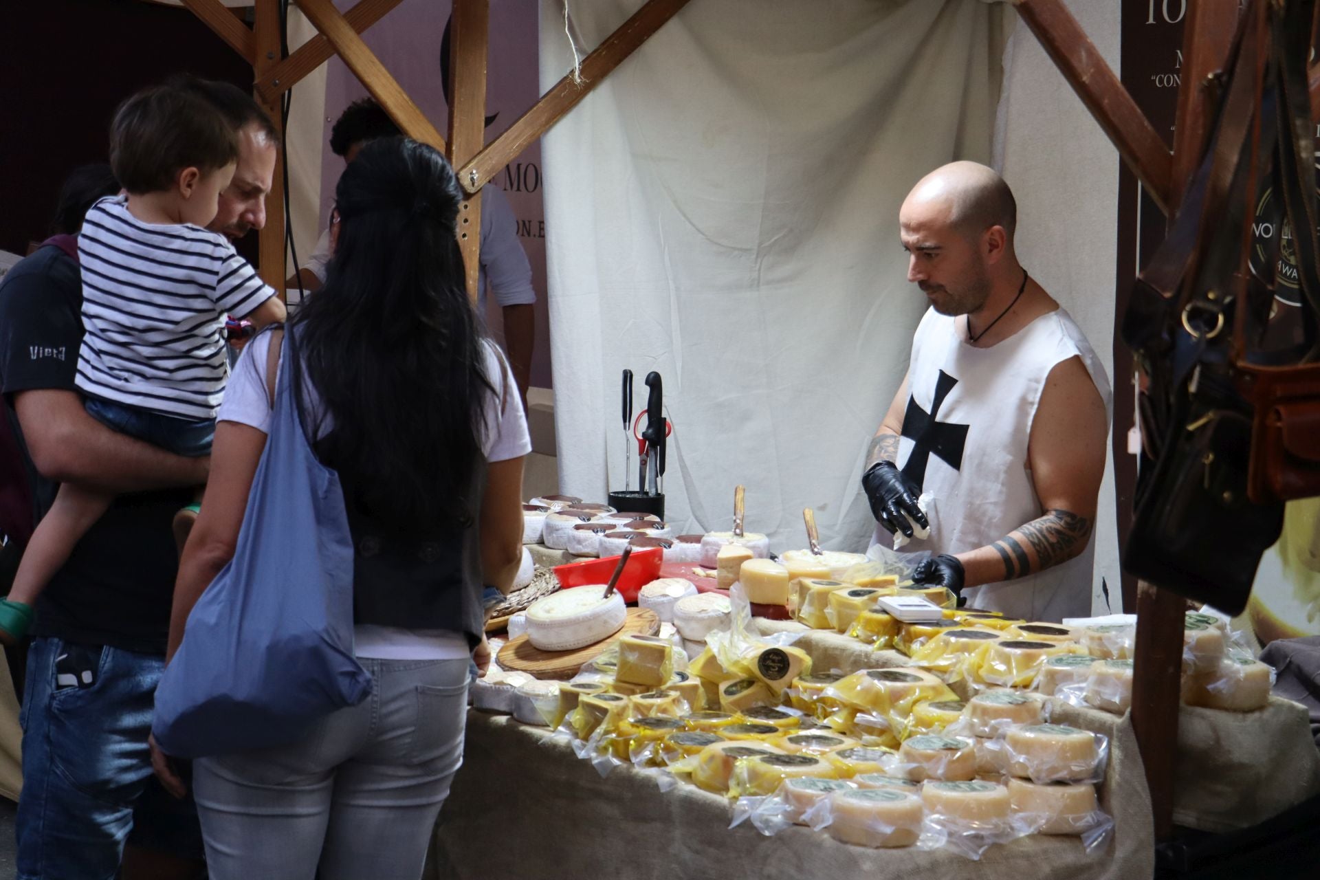 Las imágenes de un mercado que sigue dando vida a las fiestas de San Froilán