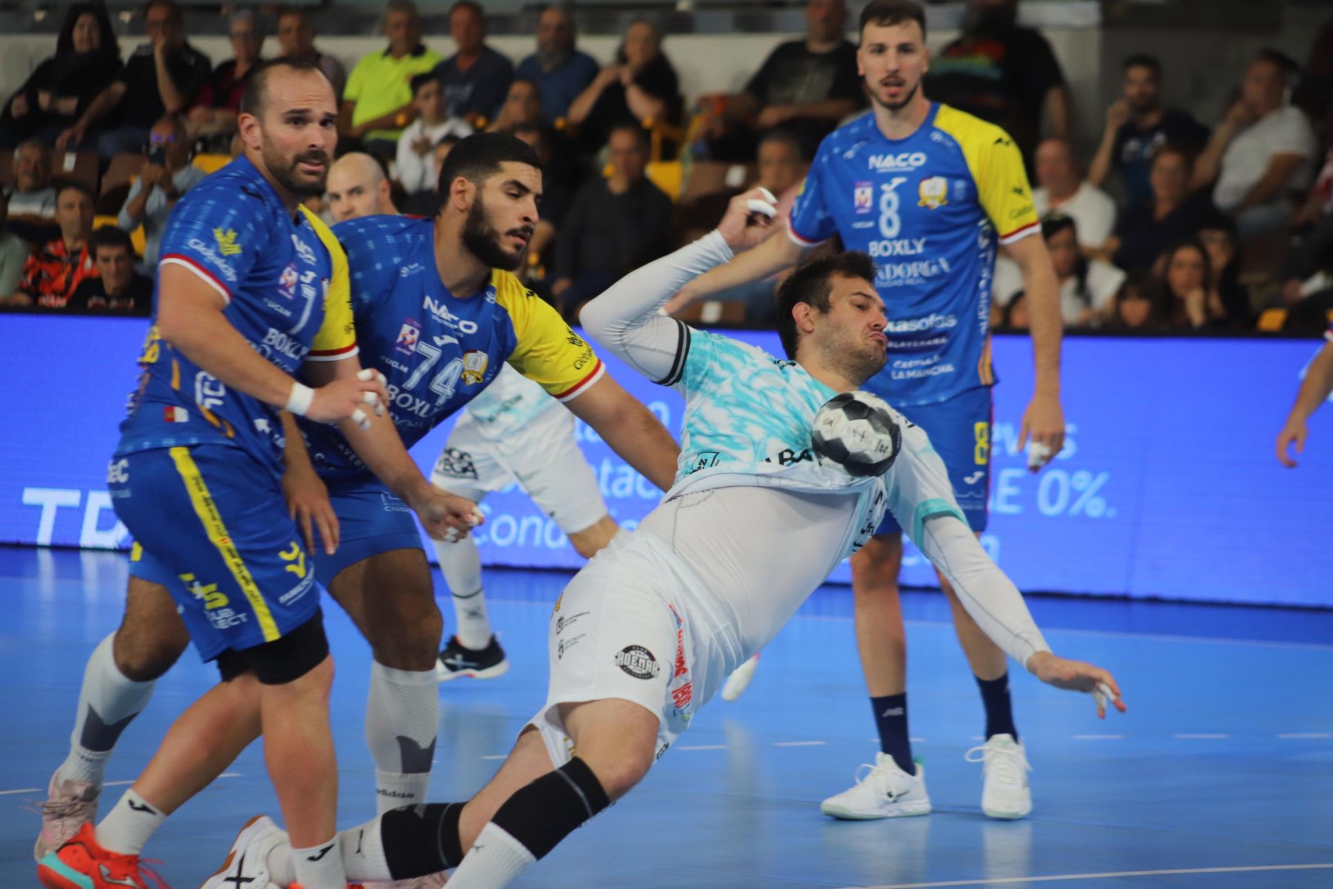 Las imágenes del triunfo del Abanca Ademar ante BM. Caserío