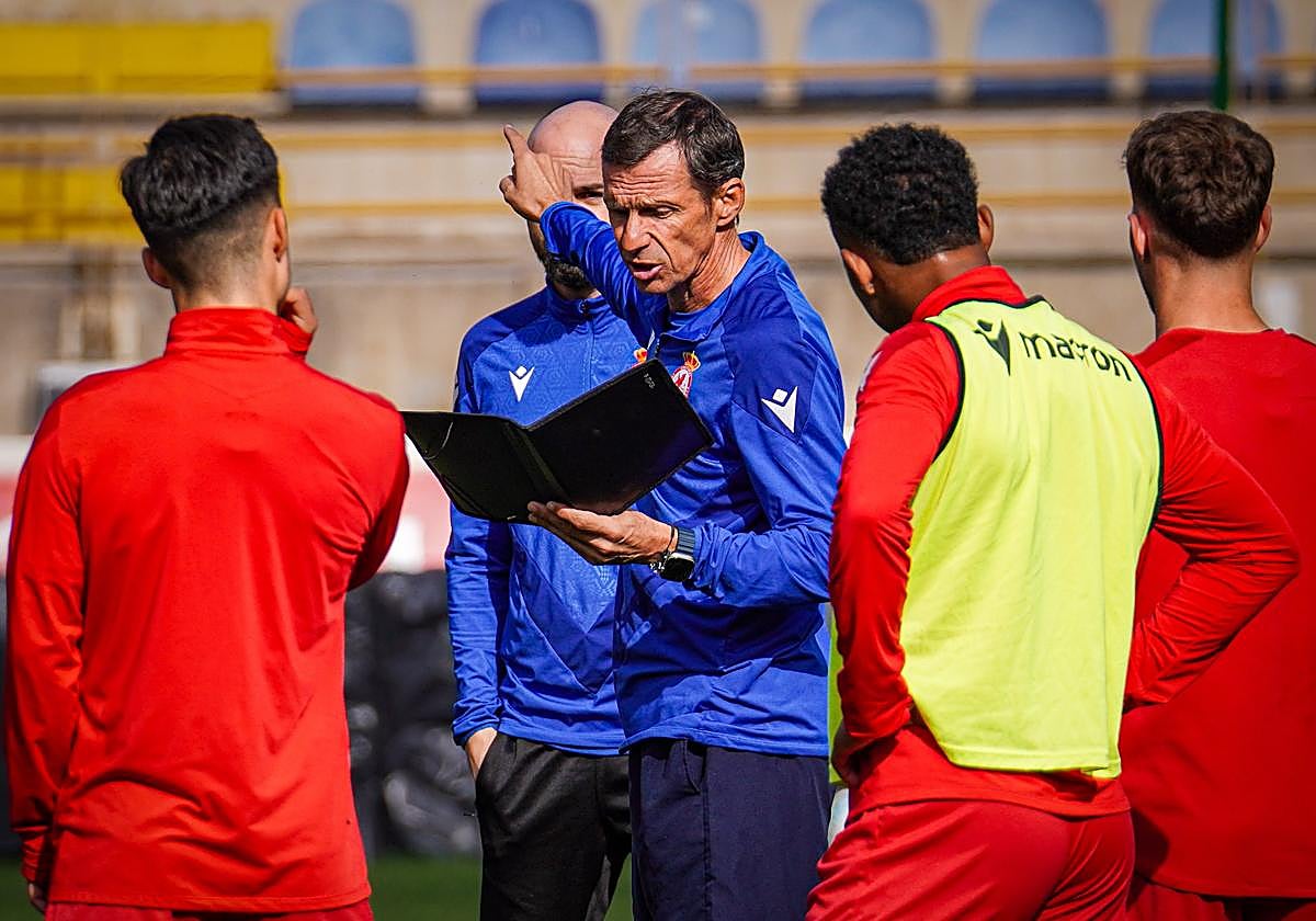 Cuco Ziganda en un entrenamiento previo al choque contra el Albacete.