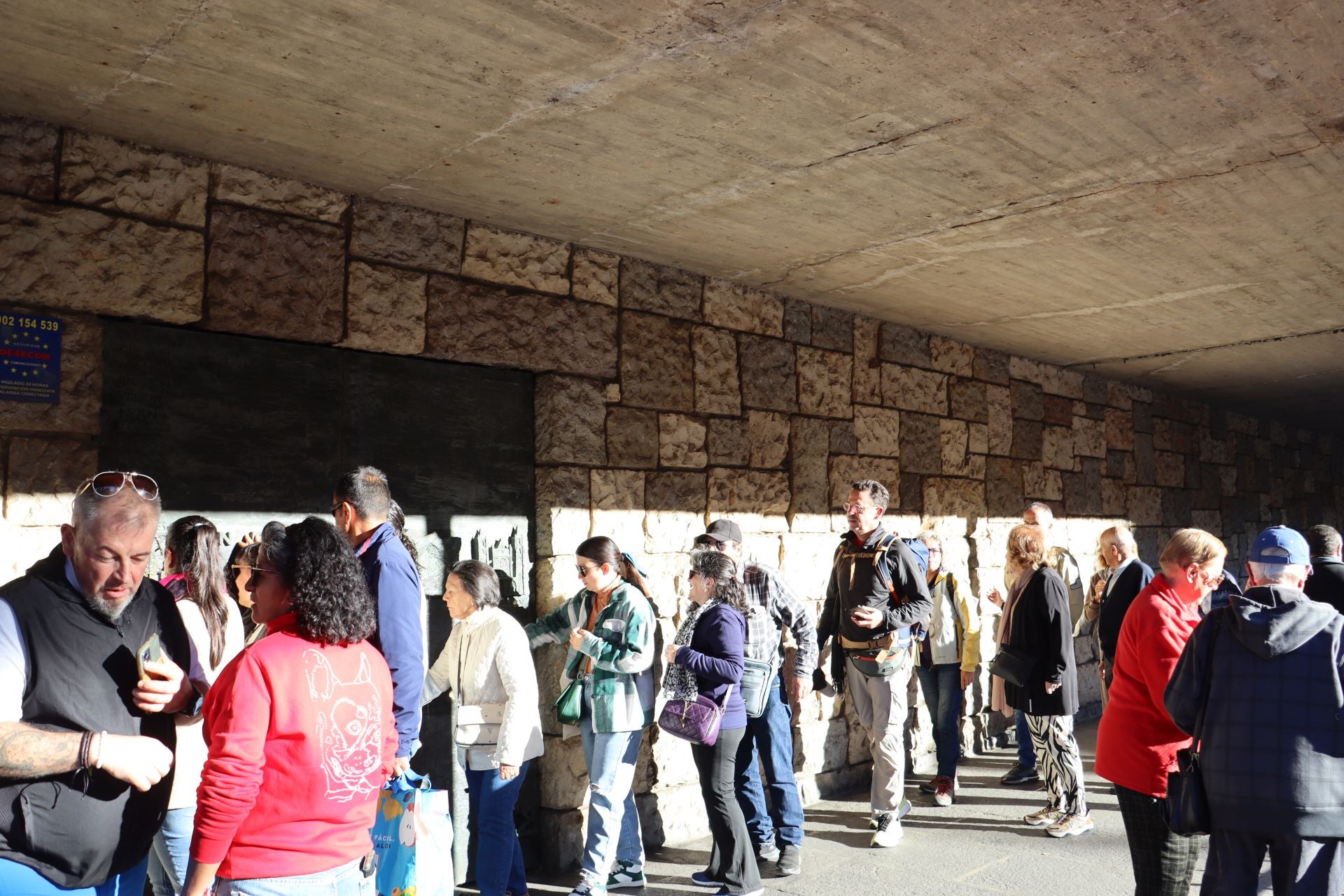La divertida tradición de tocar la nariz a San Froilán: un gesto de cariño y perdón en León