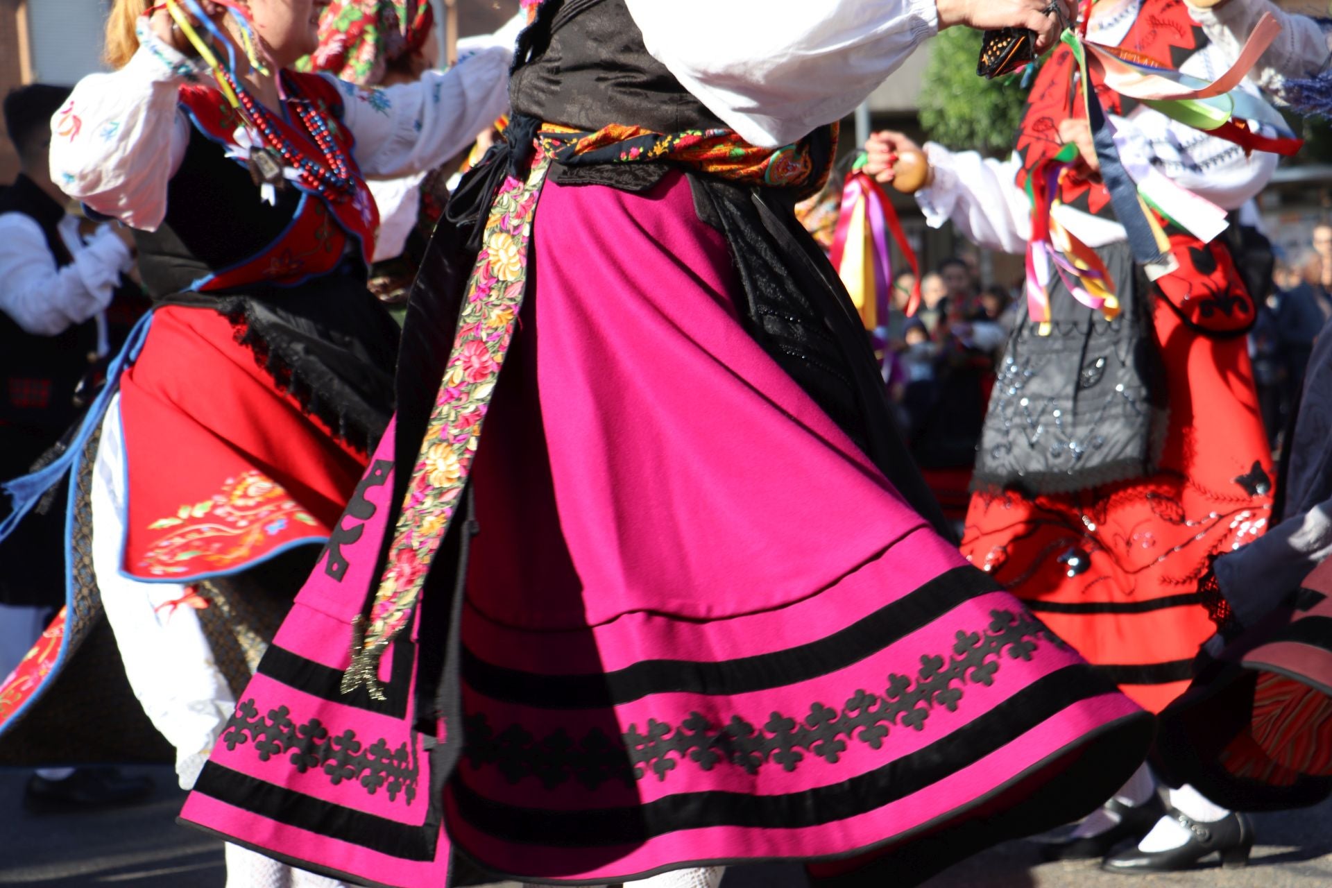 Pendones al cielo con el hombro, con una mano o con la barbilla