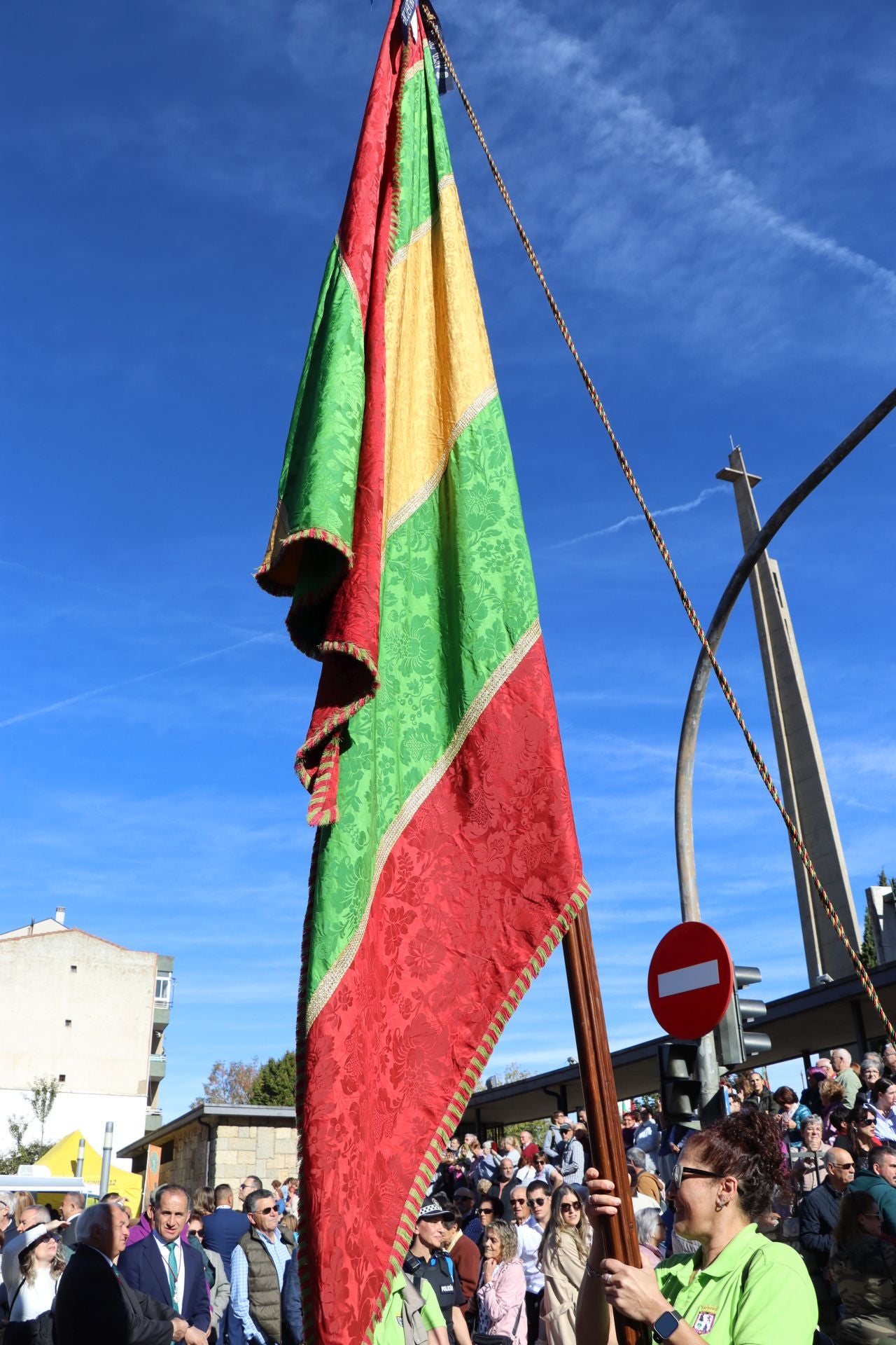 Pendones al cielo con el hombro, con una mano o con la barbilla