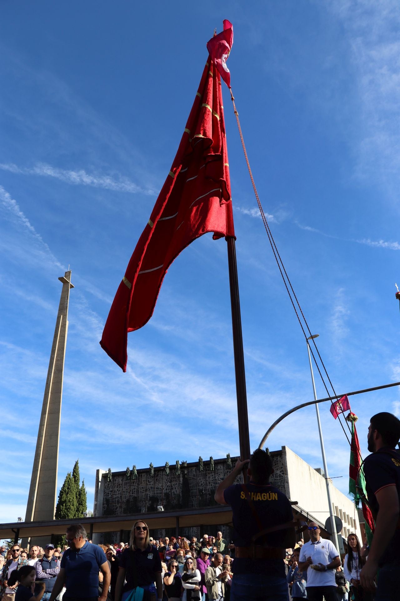 Pendones al cielo con el hombro, con una mano o con la barbilla