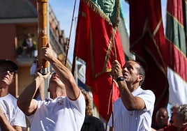 Pendones al cielo con el hombro, con una mano o con la barbilla