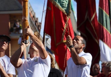 Pendones al cielo con el hombro, con una mano o con la barbilla
