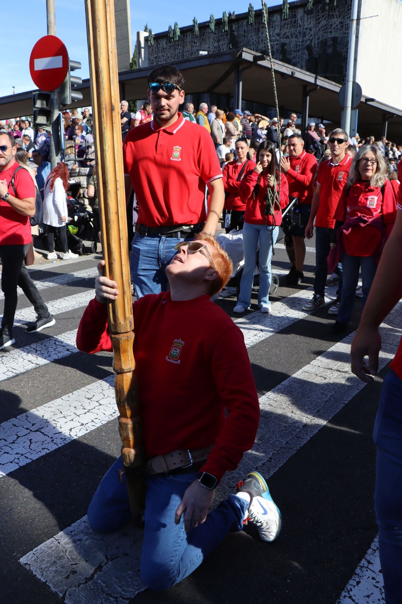 Pendones al cielo con el hombro, con una mano o con la barbilla