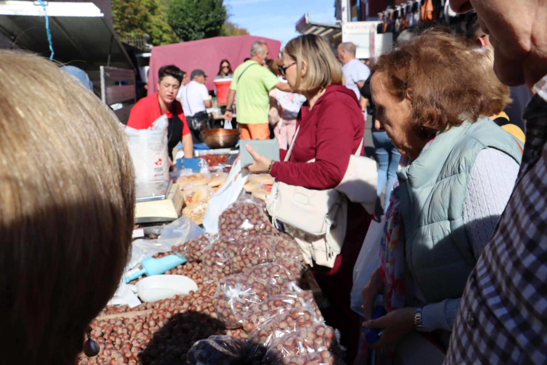 La divertida tradición de tocar la nariz a San Froilán: un gesto de cariño y perdón en León