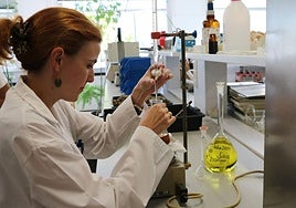 Una investigadora del instituto.