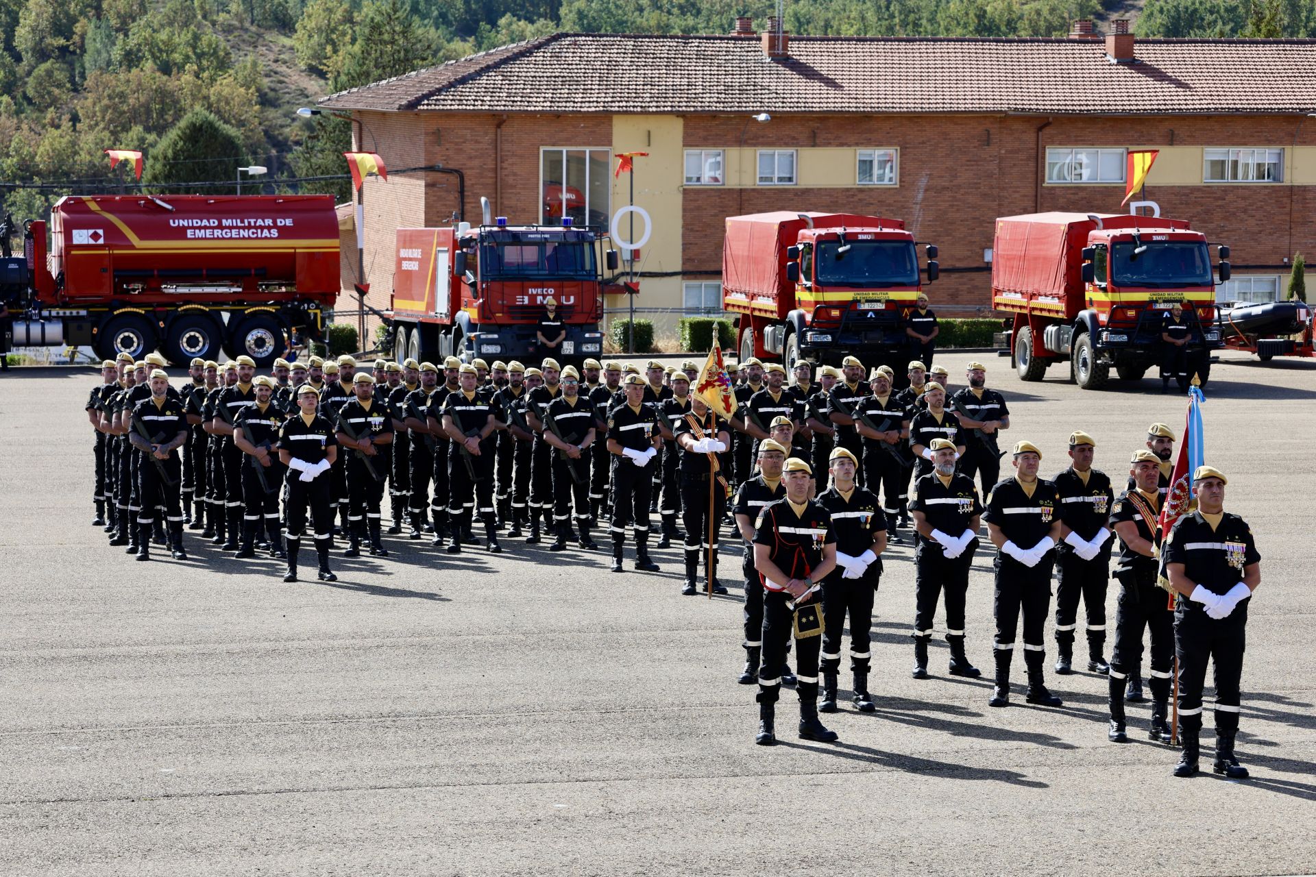 El V Batallón de la UME en León celebra Nuestra Señora del Rosario