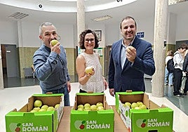 Reparto de fruta en la ULE el pasado curso.