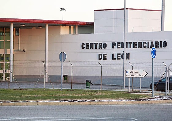 Entrada al centro penitenciario de León en Mansilla de las Mulas.