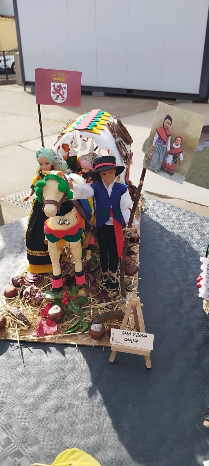 El colegio de León que estrena pendón y «presume» de carros engalanados