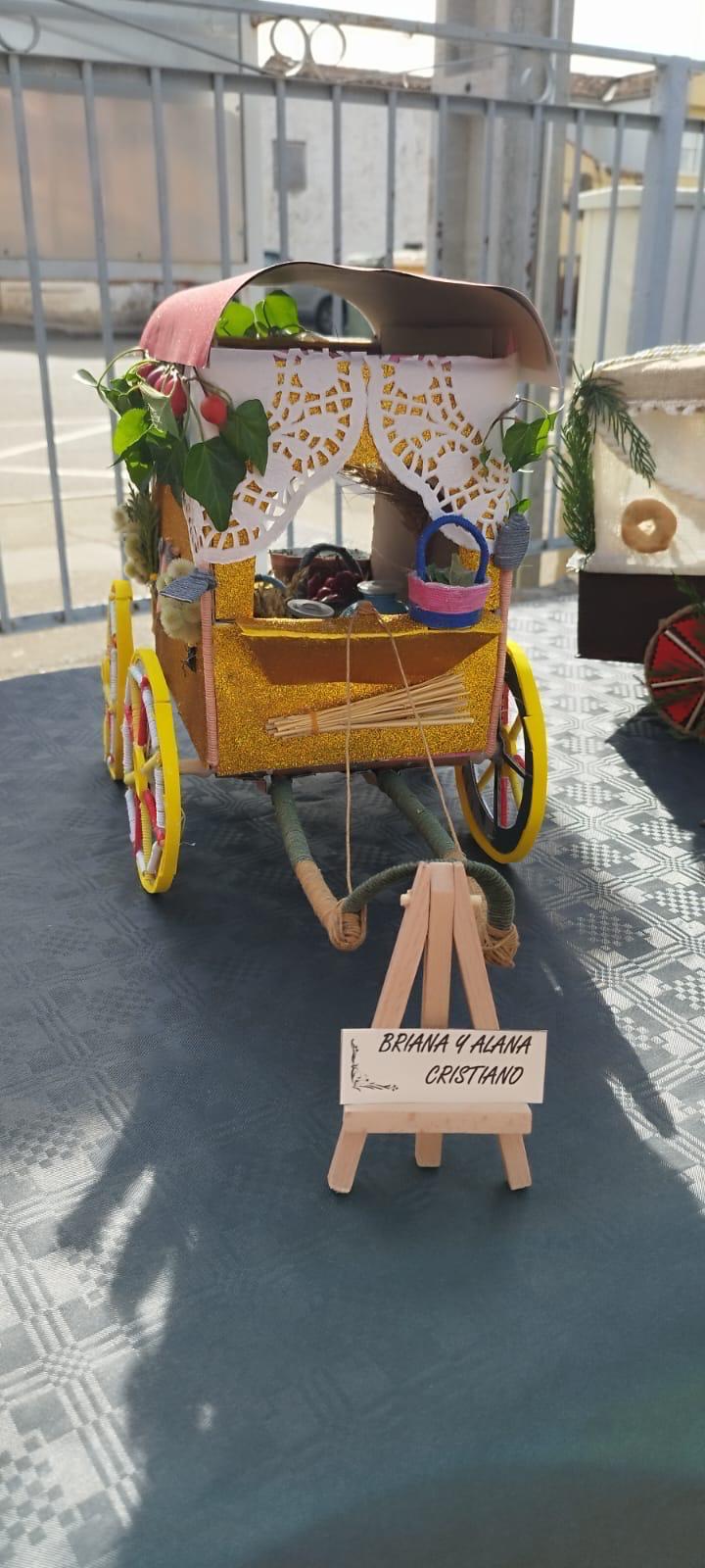 El colegio de León que estrena pendón y «presume» de carros engalanados