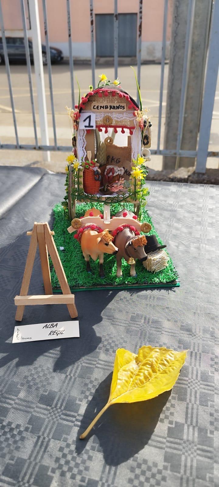 El colegio de León que estrena pendón y «presume» de carros engalanados