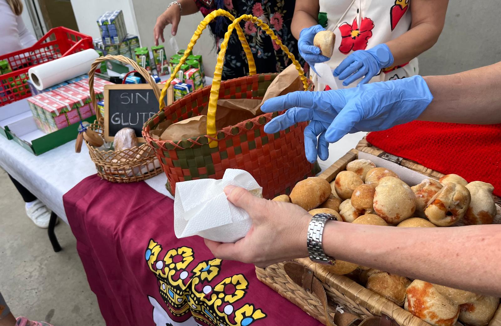 El colegio de León que estrena pendón y «presume» de carros engalanados