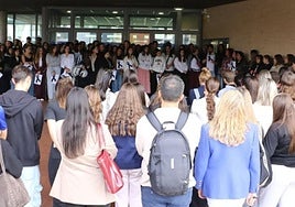 Minuto de silencio en la Facultad de Educación.