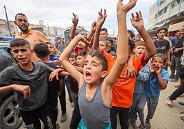 Niños palestinos celebran las noticias acerca del alto el fuego en Gaza.