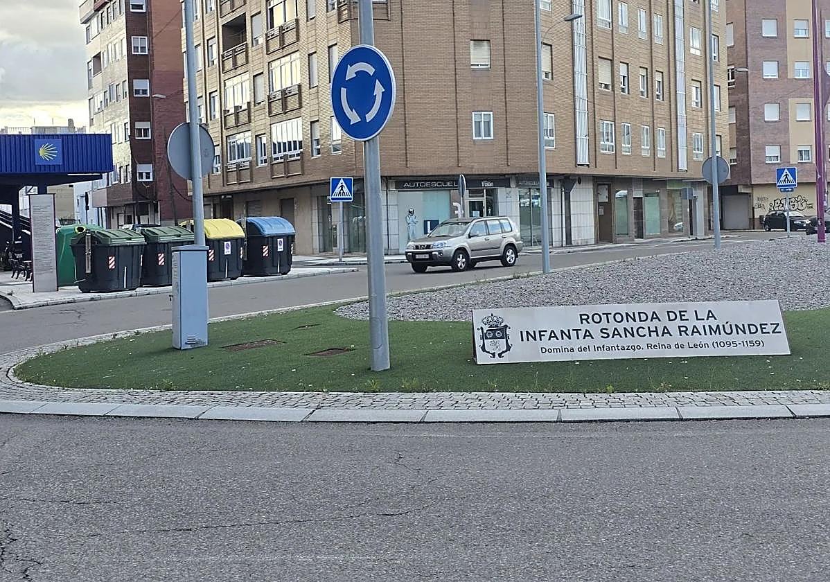 Imagen de una de las rotondas de Trobajo del Camino.