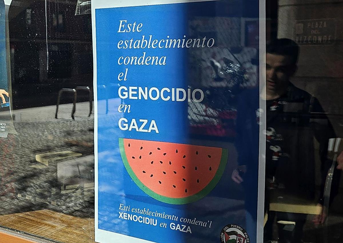 Imagen secundaria 1 - Negocios de León denuncian en llionés el genocidio en Palestina
