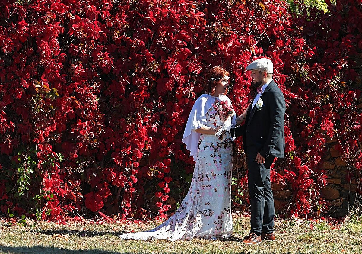 Imagen principal - Los novios en la boda.