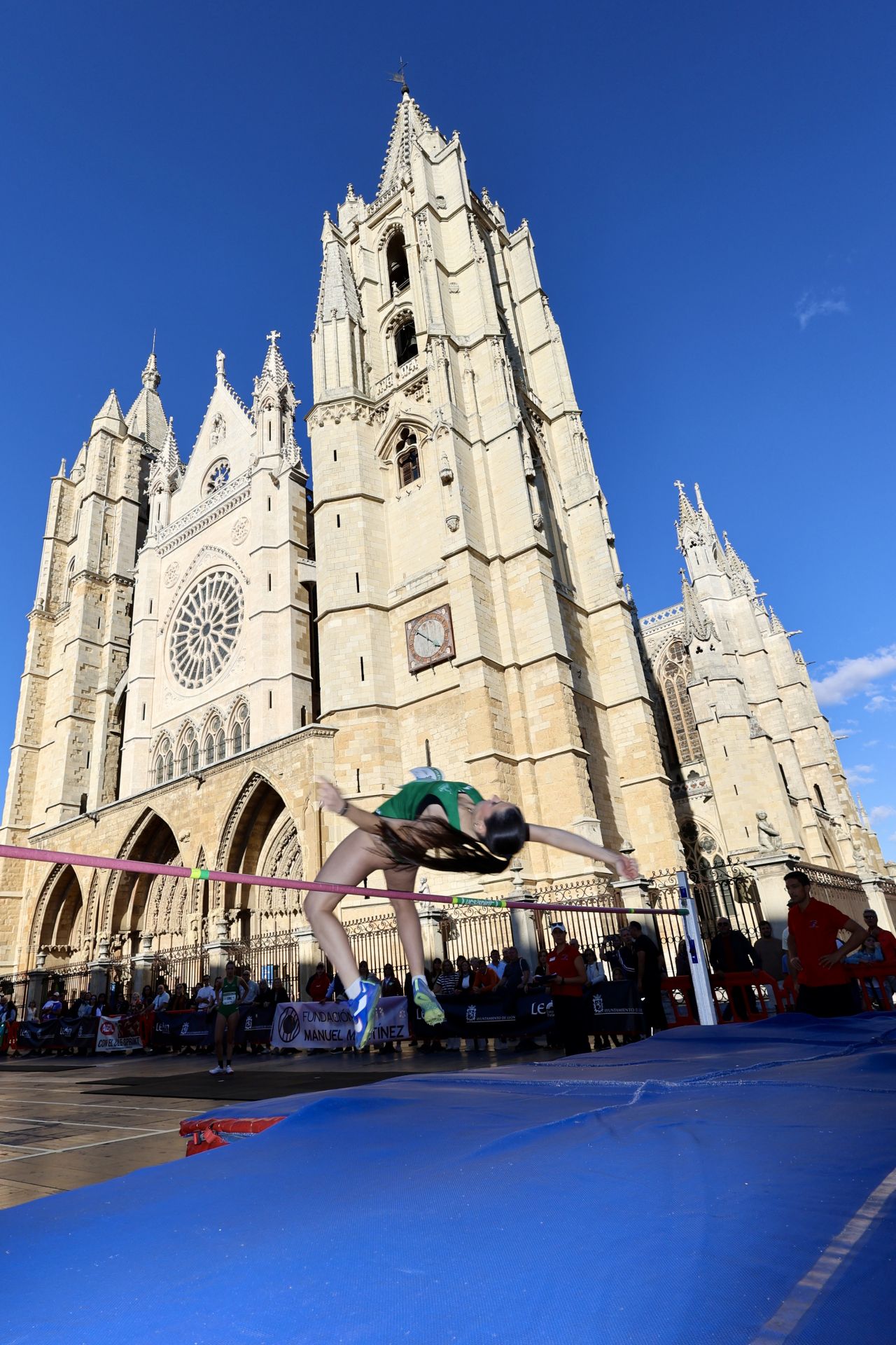Imagen secundaria 2 - Quinta edición de «Atletismo en la calle» en León