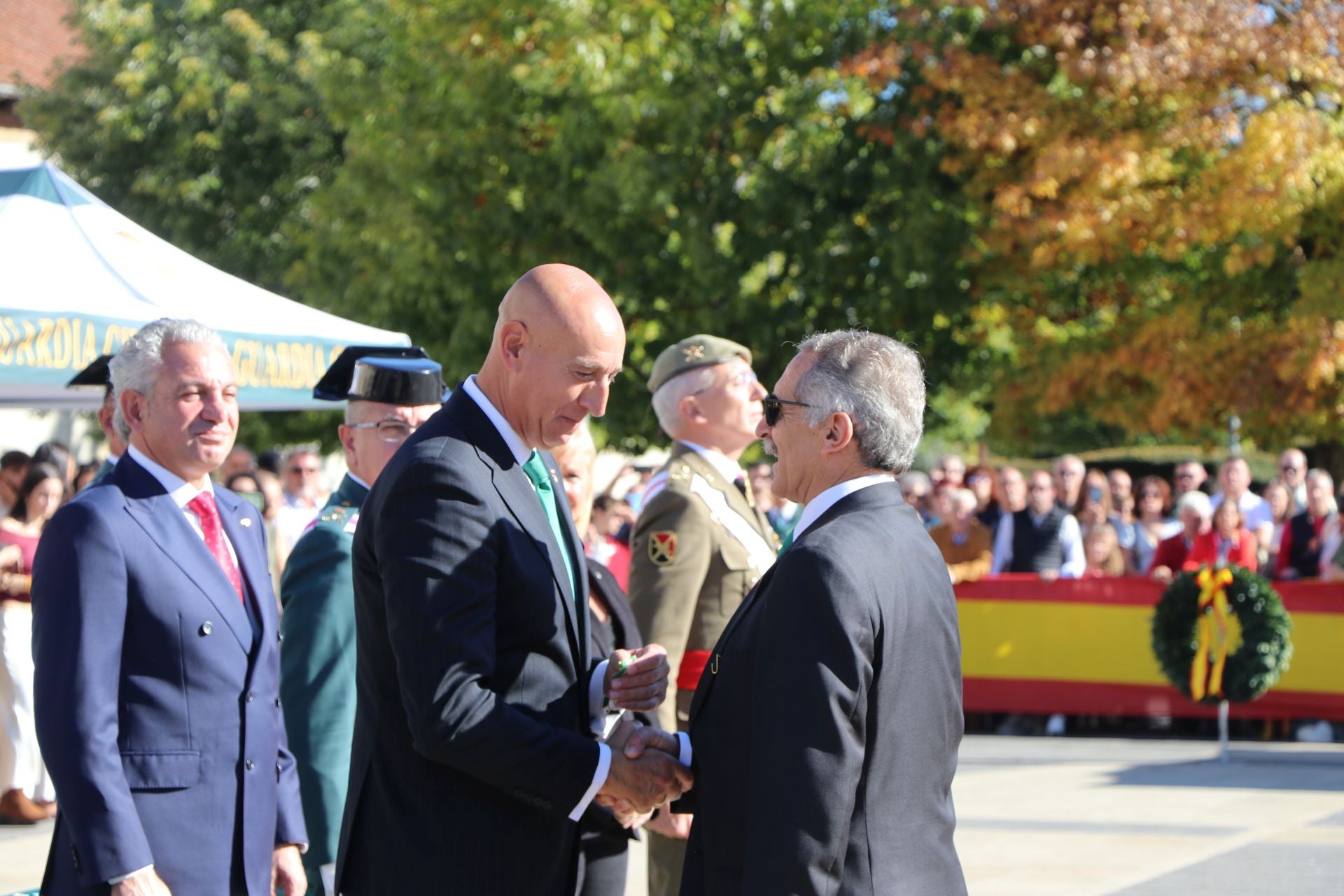 Todas las imágenes del desfile y el acto por el Día del Pilar en León