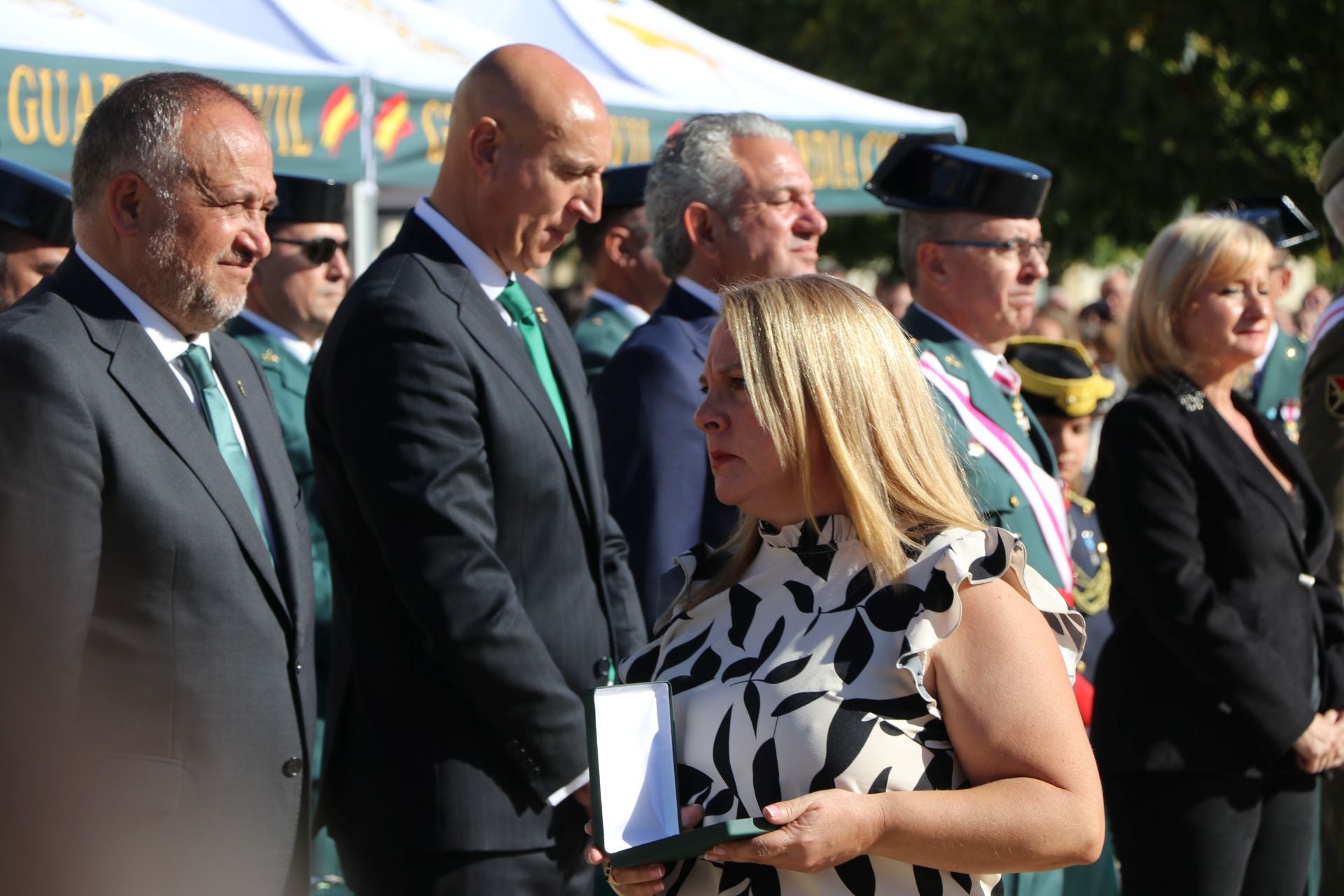 Todas las imágenes del desfile y el acto por el Día del Pilar en León