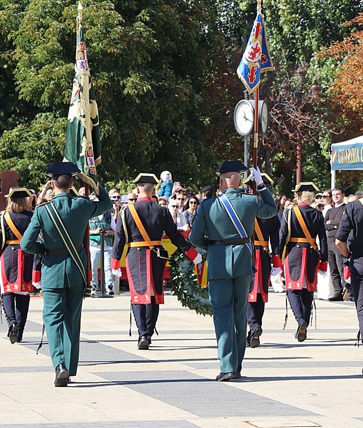 Imagen secundaria 2 - León corea al unísono: «¡Viva la Guardia Civil!»