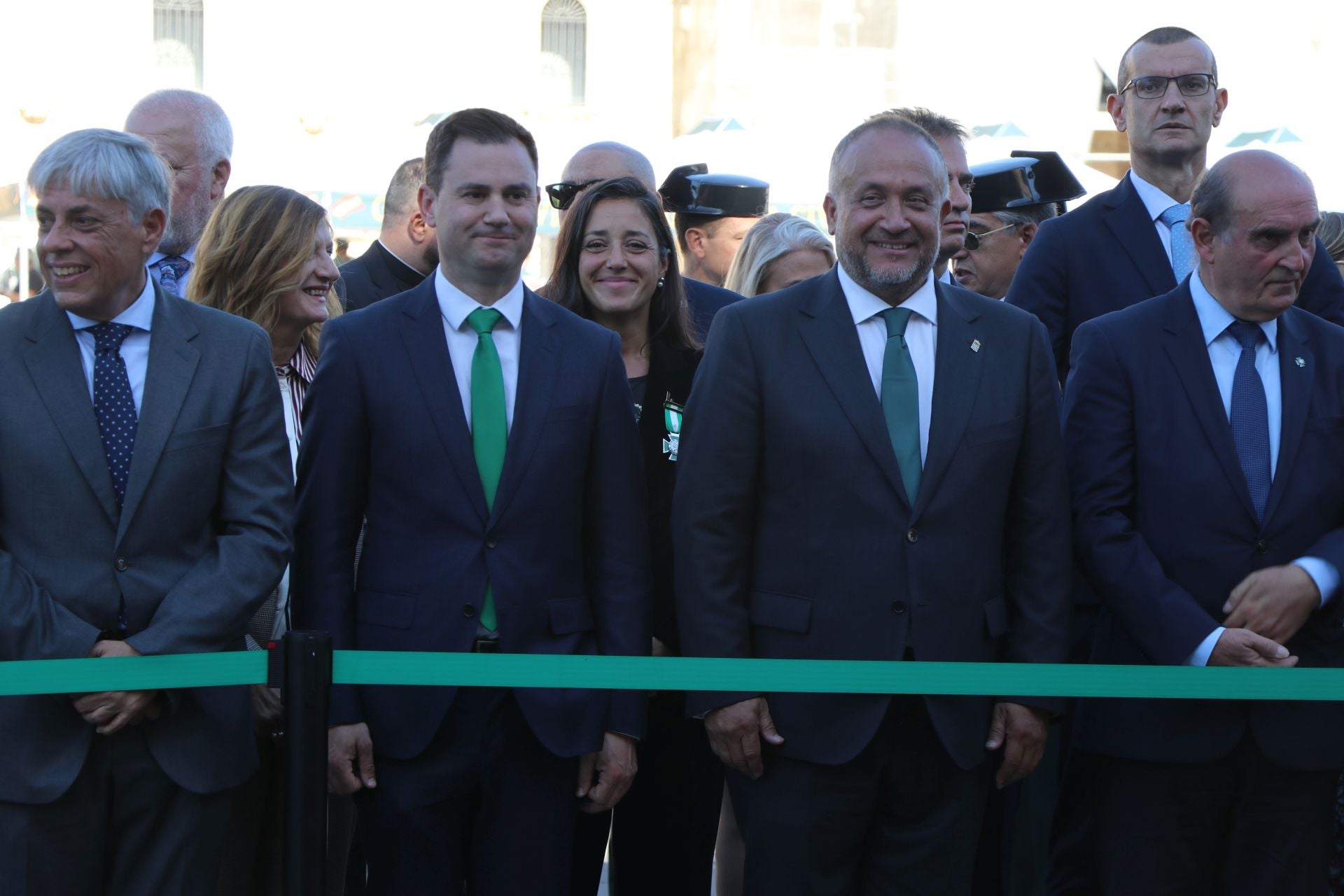 Todas las imágenes del desfile y el acto por el Día del Pilar en León