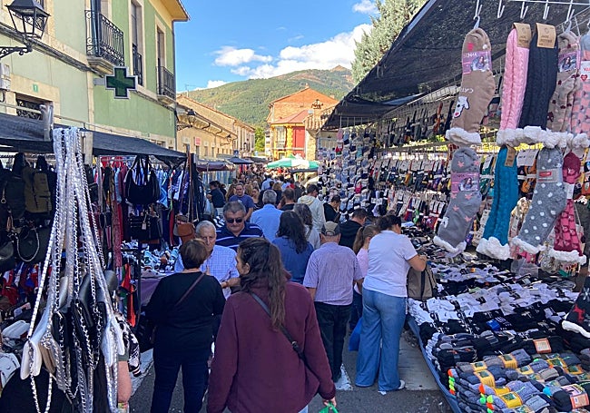 Mercadillo festivo en Boñar