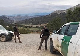 Imagen de archivo de unos agentes medioambientales.