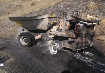 El fuego calcina por completo maquinaria agrícola en Otero de Valdetuéjar